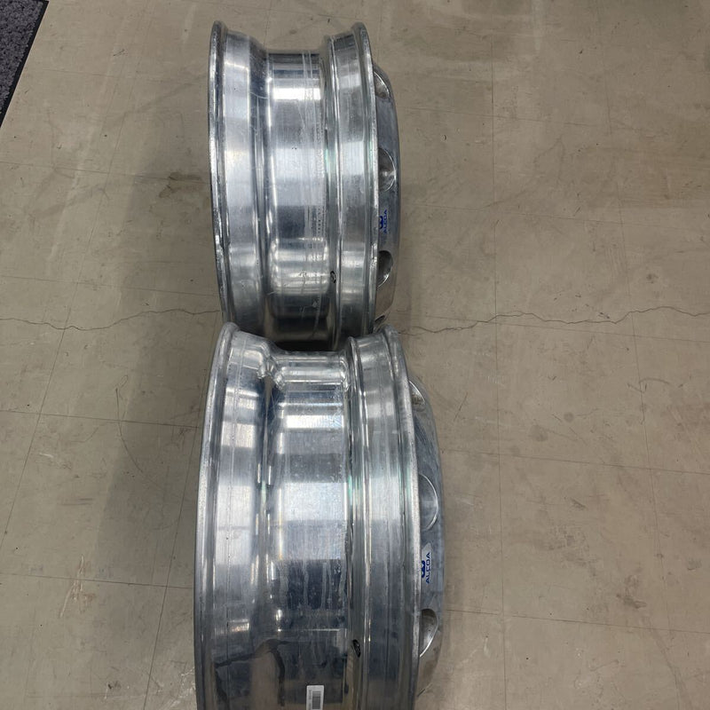 アルコア　アルミホイール　22.5×8.25 . 10穴 (295/80R 22.5及び275/80R22.5などに使用) 激安美品　2本セット：35000円
