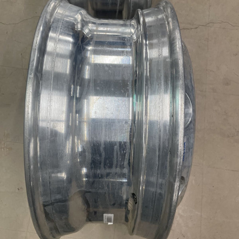アルコア　アルミホイール　22.5×8.25 . 10穴 (295/80R 22.5及び275/80R22.5などに使用) 激安美品　2本セット：35000円