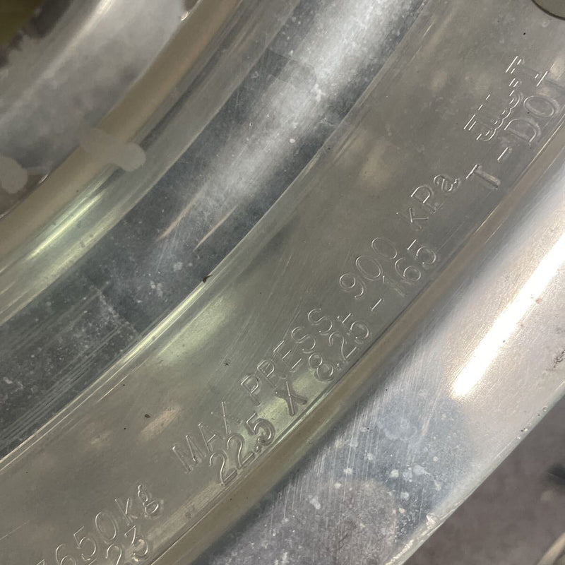 アルコア　アルミホイール　22.5×8.25 . 10穴 (295/80R 22.5及び275/80R22.5などに使用) 激安美品　2本セット：35000円