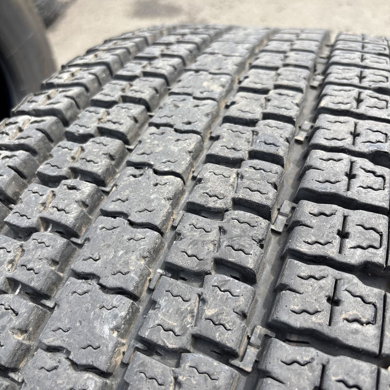 11R22.5 16PR TOYO M929 地山冬タイヤ 1本:13500円