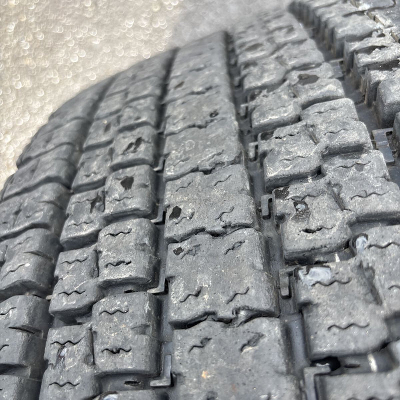 11R22.5 16PR TOYO M929 地山冬タイヤ 1本:13500円