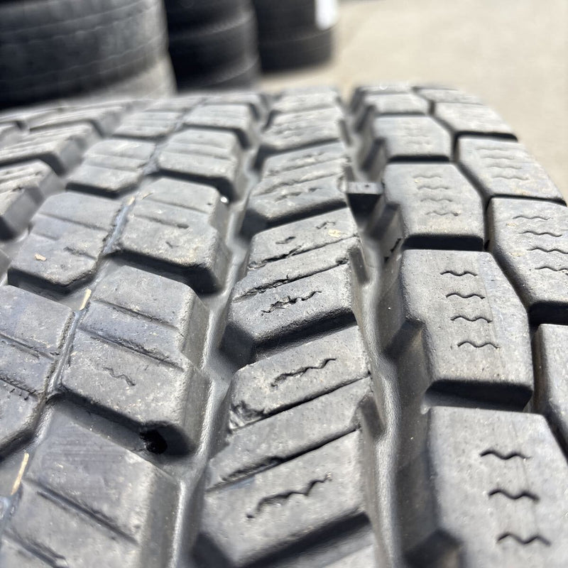 11R22.5 16PR YOKOHAMA 904W 冬タイヤ 1本:14500円