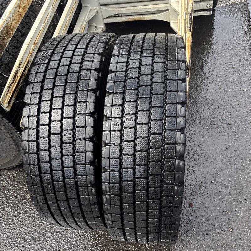 245/70R19.5 ブリヂストン W910 地山冬タイヤ 2本セット:17000円