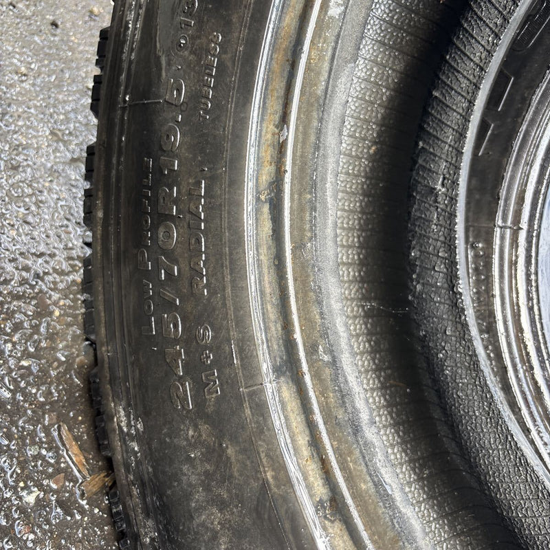 245/70R19.5 ブリヂストン W910 地山冬タイヤ 2本セット:17000円