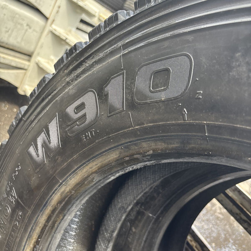 245/70R19.5 ブリヂストン W910 地山冬タイヤ 2本セット:17000円