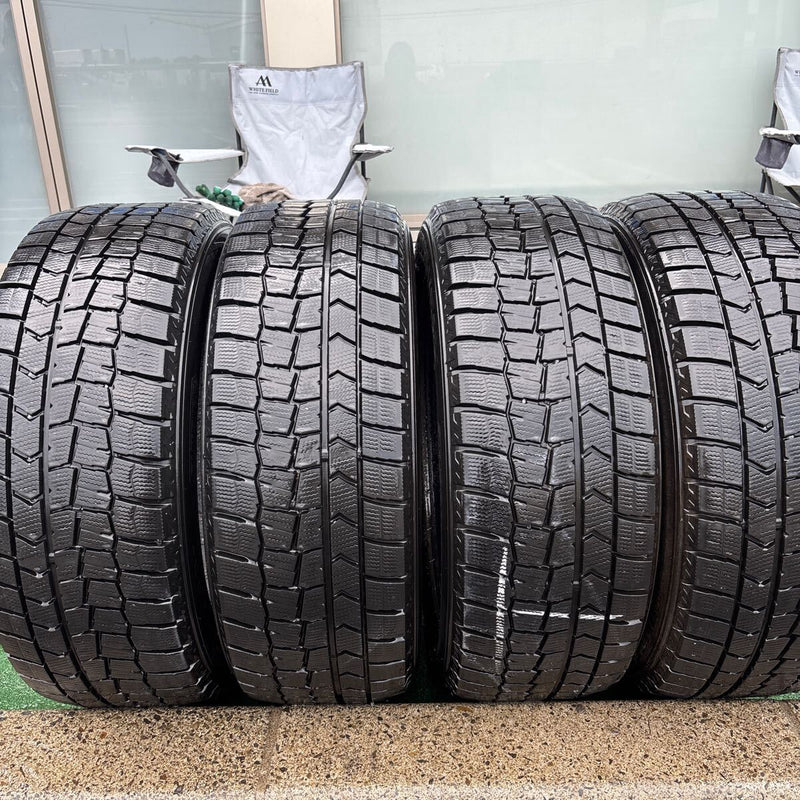 215/55R17 94Q DUNLOP WM02 中古スタッドレスタイヤ4本セット　27,000円