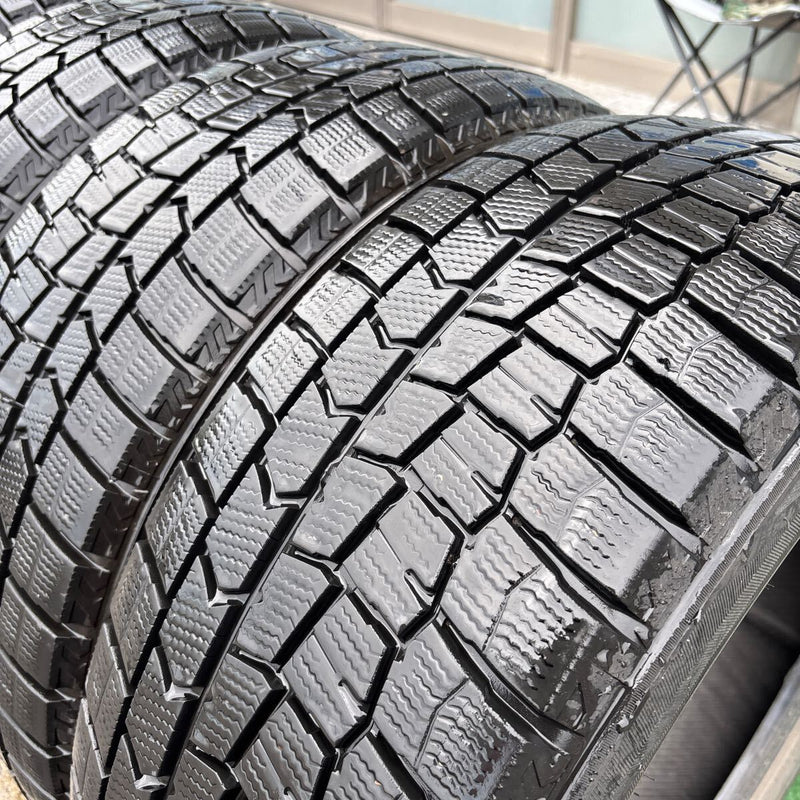 215/55R17 94Q DUNLOP WM02 中古スタッドレスタイヤ4本セット　27,000円