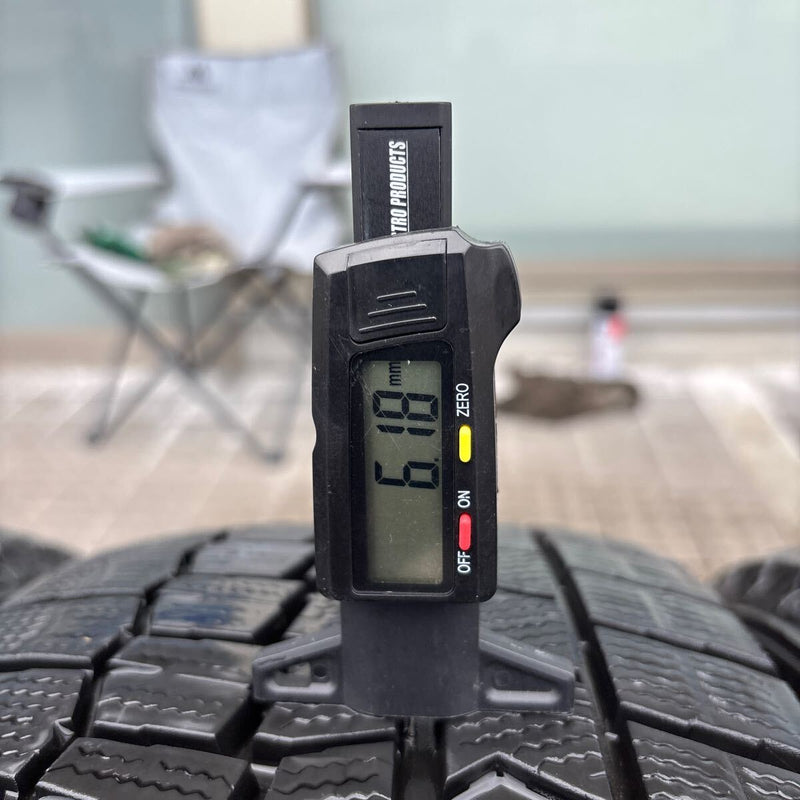 215/55R17 94Q DUNLOP WM02 中古スタッドレスタイヤ4本セット　27,000円