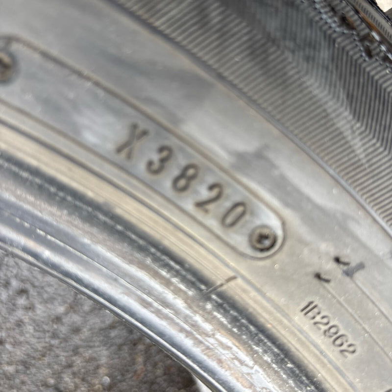 215/55R17 94Q DUNLOP WM02 中古スタッドレスタイヤ4本セット　27,000円
