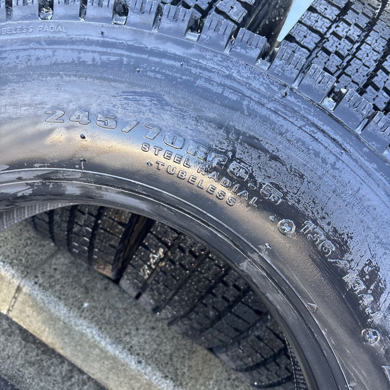 245/70 R19.5 中古　激安美品　　ほぼ新品　8本セット：95000円