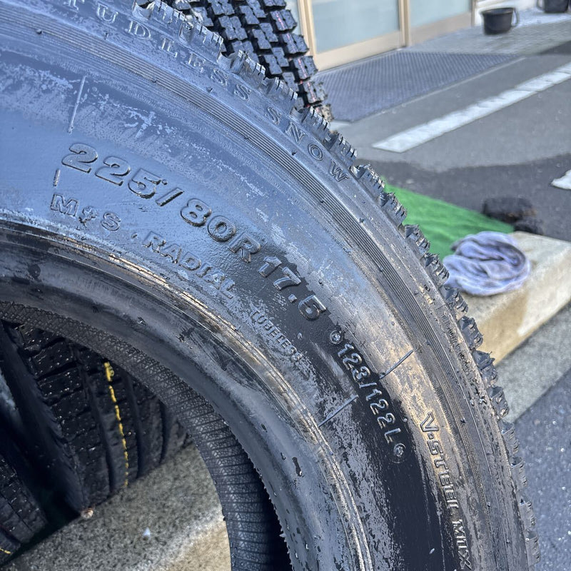 225/80R17.5 中古再生　激安美品　ほほ新品　4本セット：40000円