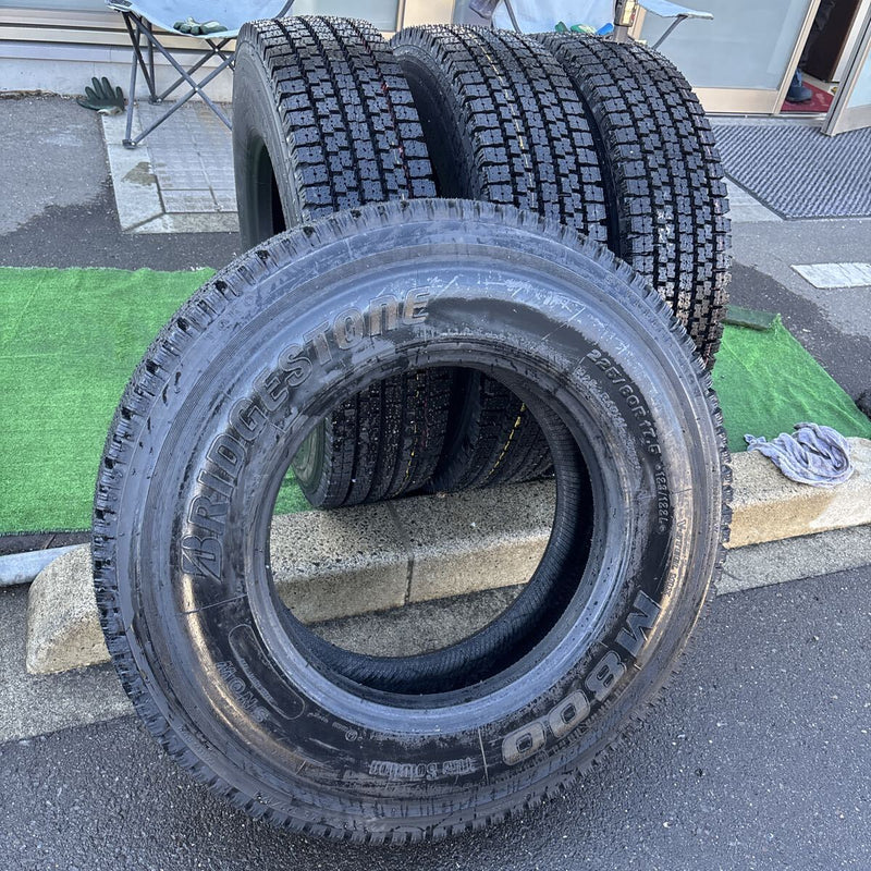 225/80R17.5 中古再生　激安美品　ほほ新品　4本セット：40000円