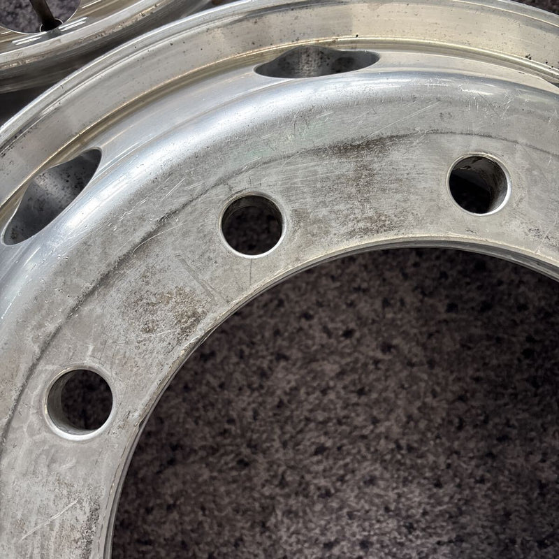 アルコア　中古アルミホイール　22.5×7.50 . 10穴 (11R 22.5及び275/80R22.5などに使用) 激安美品　　4本セット：66000円