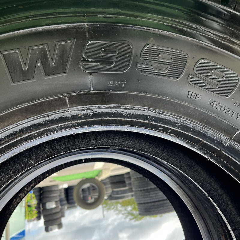 295/80R22.5 BRIDGESTONE. W999 激安美品　2023年製 2本セット:42,000円
