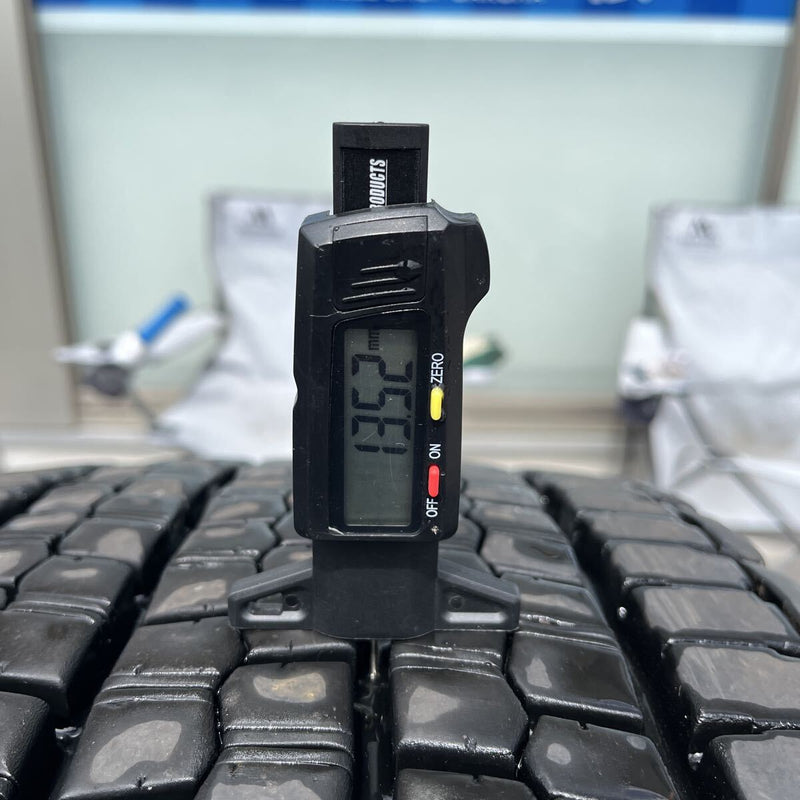 295/80R22.5 BRIDGESTONE. W999 激安美品　2023年製 2本セット:42,000円