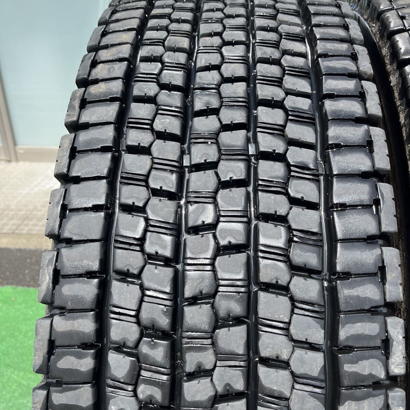 295/80R22.5 BRIDGESTONE. W999 激安美品　2023年製 2本セット:42,000円
