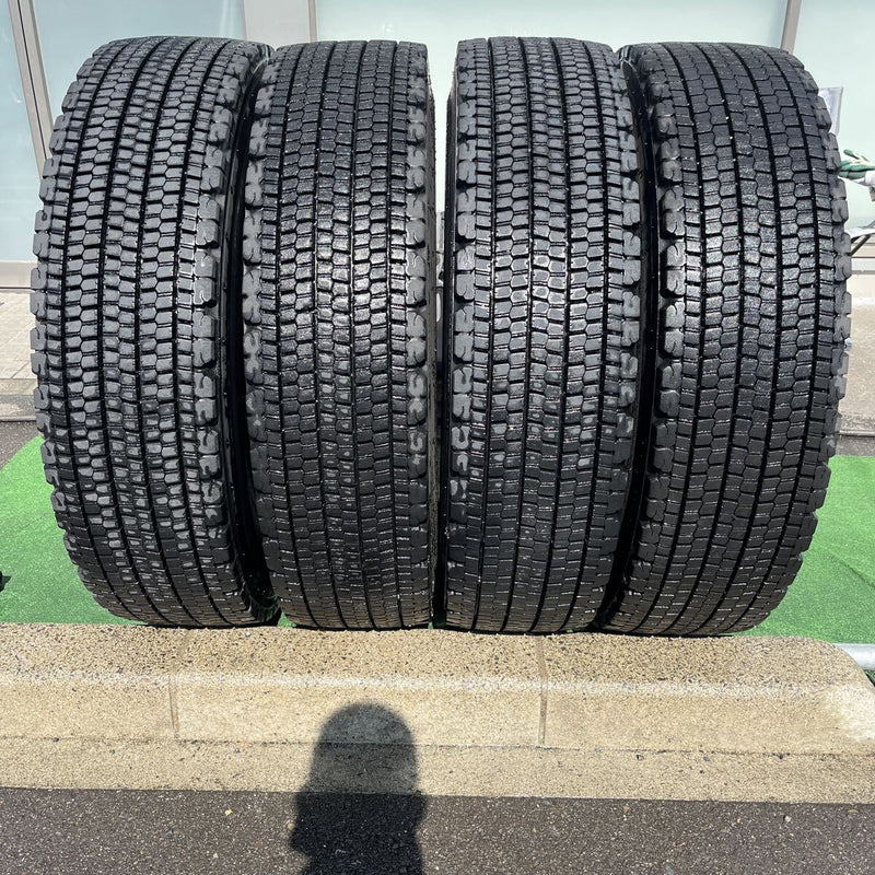11R22.5 再生中古スタッドレス　 W900 激安美品 4本セット:59,000円