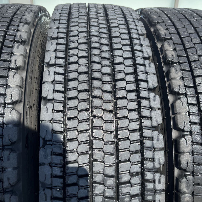 11R22.5 再生中古スタッドレス　 W900 激安美品 4本セット:59,000円