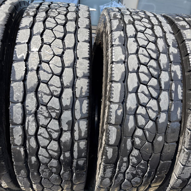 245/70R19.5 BRIDGESTONE. M800. 激安美品　　8本セット: 56000円