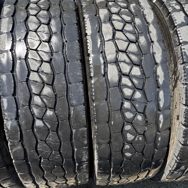 245/70R19.5 BRIDGESTONE. M800. 激安美品　　8本セット: 56000円