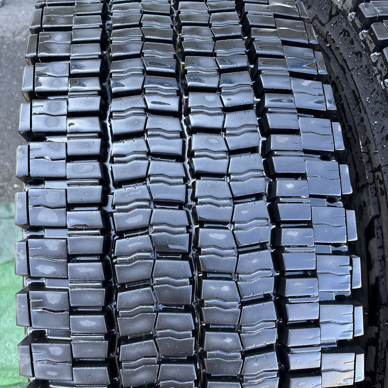 295/80R22.5 DUNLOP. SP001. 2023年製　激安美品　4本セット：80000円