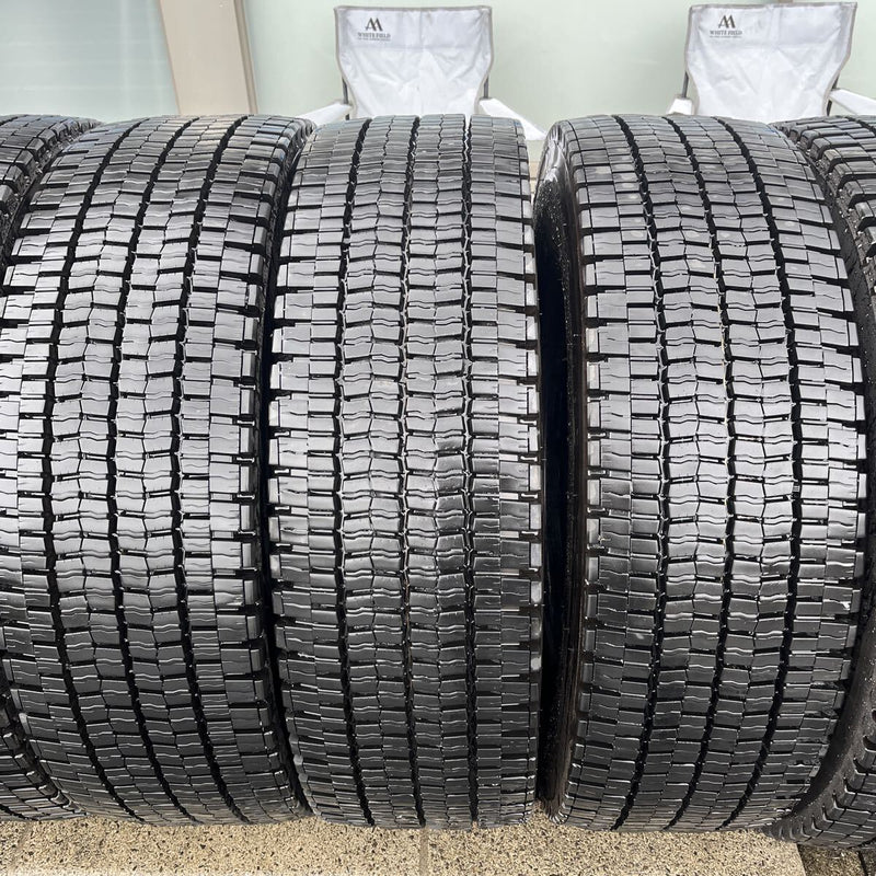 295/80R22.5 DUNLOP SP001 スタッドレス　8本セット:176000円