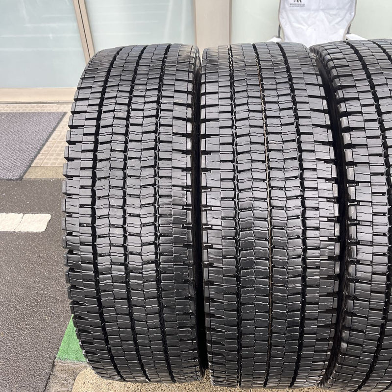 295/80R22.5 DUNLOP SP001 スタッドレス　8本セット:176000円