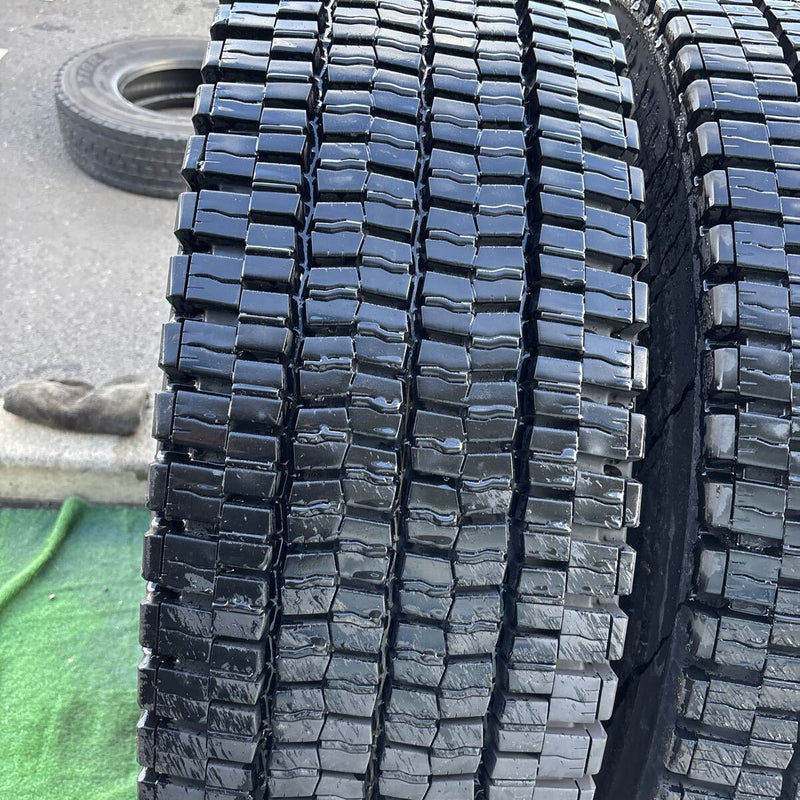 295/80R22.5 DUNLOP. SP001. 激安美品　2023年製　2本セット：44000円