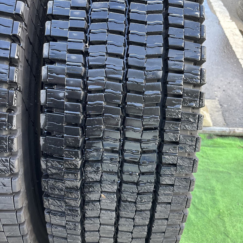295/80R22.5 DUNLOP. SP001. 激安美品　2023年製　2本セット：44000円