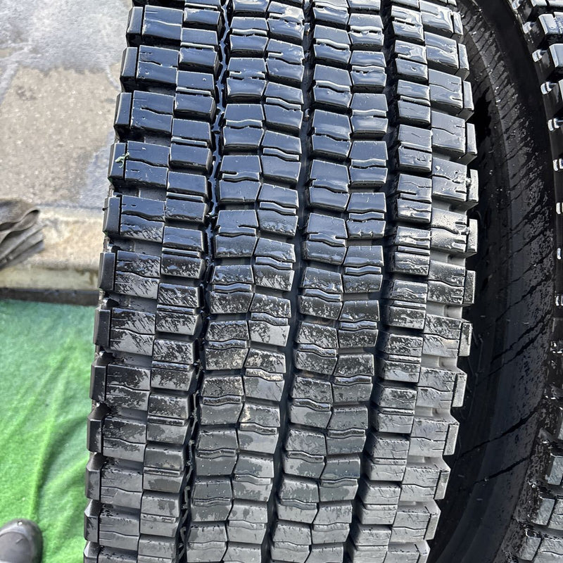 295/80R22.5 DUNLOP. SP001. 激安美品 2023年製　2本セット：44000円
