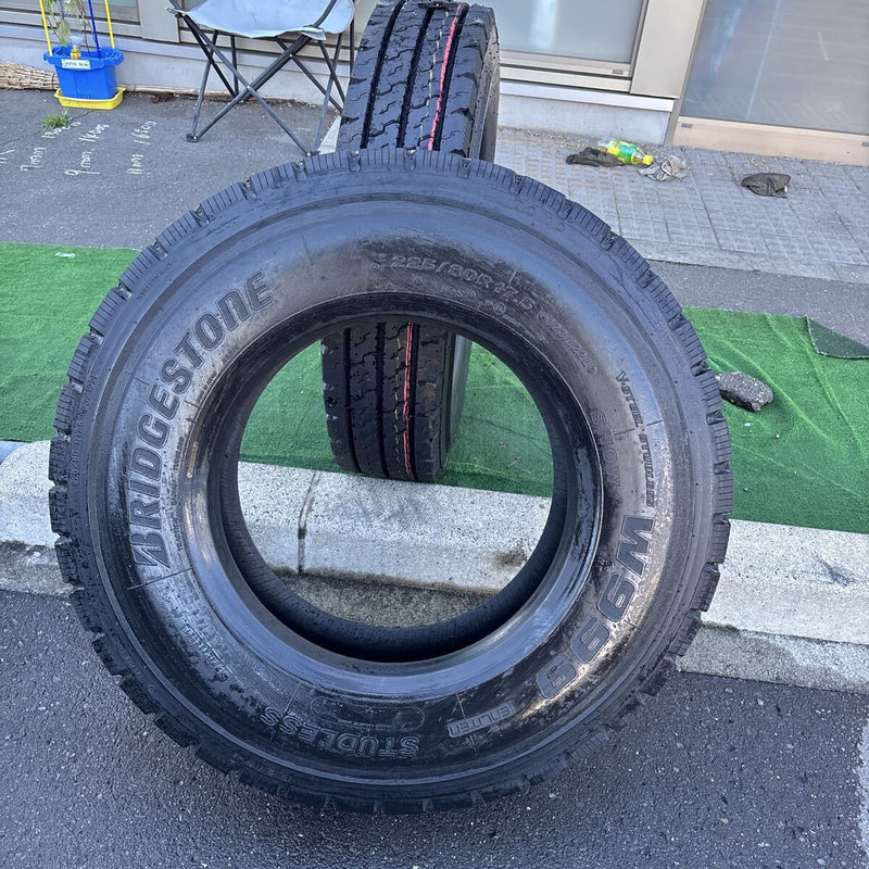 225/80R 17.5 中古　再生　激安美品　ほぼ新品　2本セット：20800円