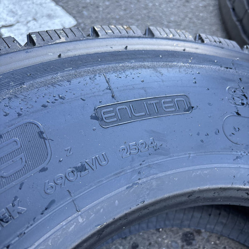 225/80R 17.5 中古　再生　激安美品　ほぼ新品　2本セット：20800円