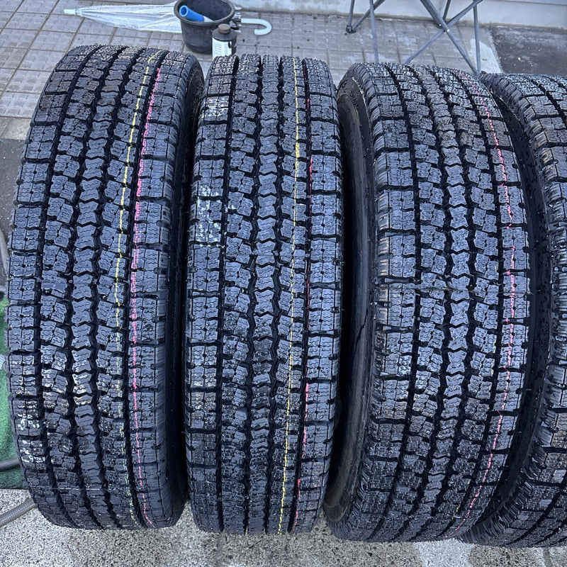 225/80R 17.5 中古再生　激安美品　激安美品　ほぼ新品　、冬タイヤ　6本セット：65000円