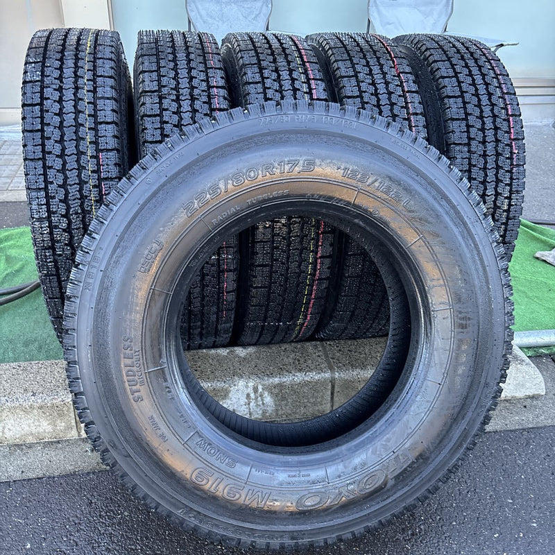 225/80R 17.5 中古再生　激安美品　激安美品　ほぼ新品　、冬タイヤ　6本セット：65000円