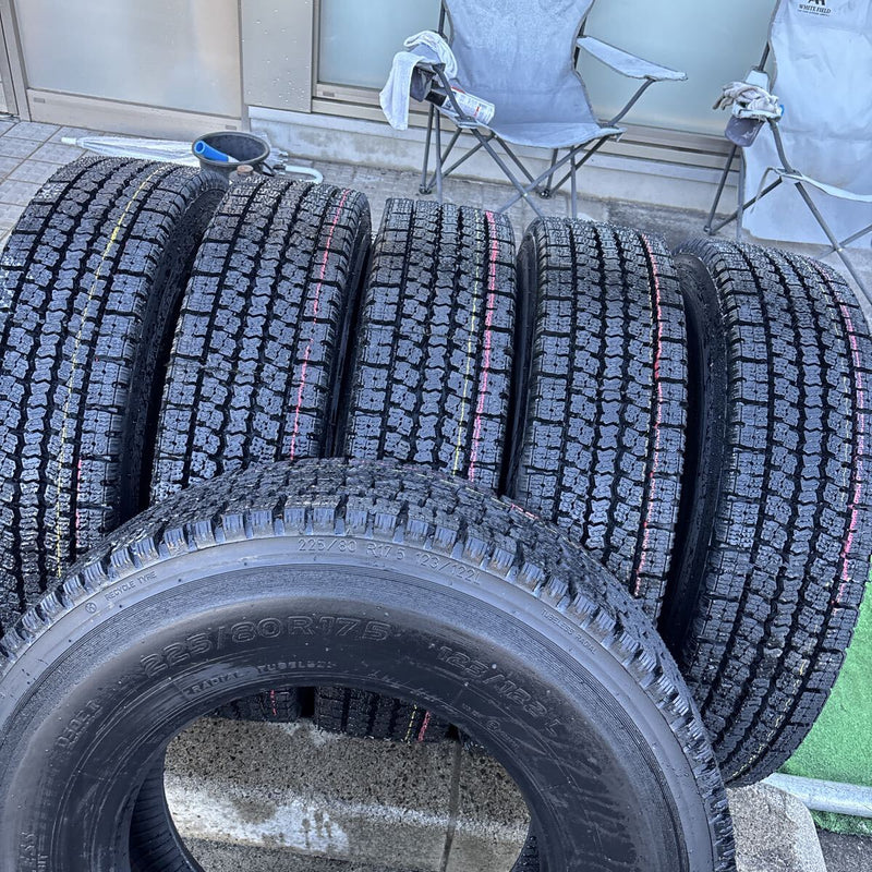 225/80R 17.5 中古再生　激安美品　激安美品　ほぼ新品　、冬タイヤ　6本セット：65000円