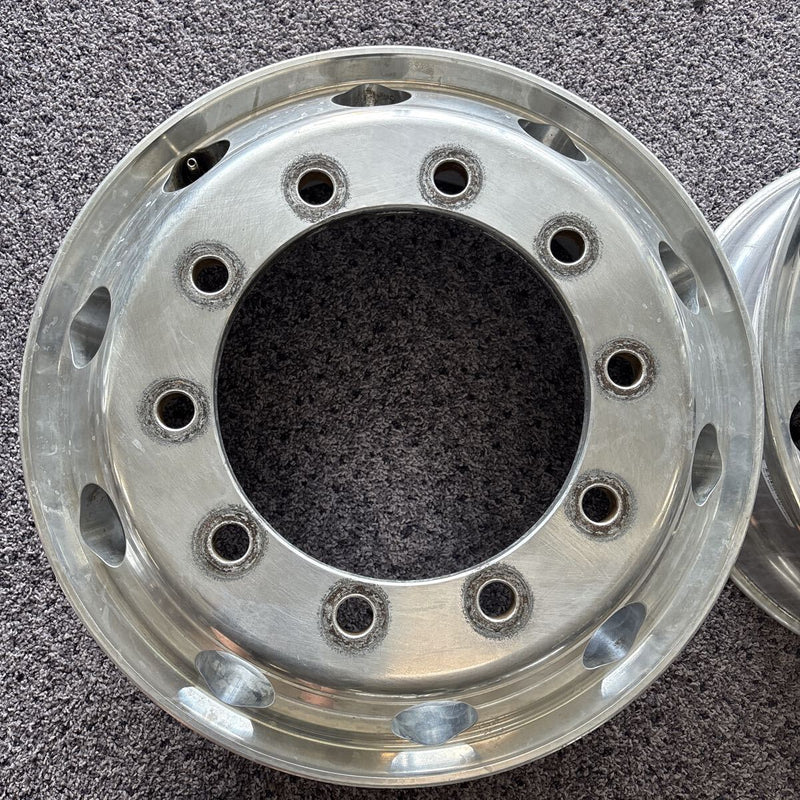 アルコア　アルミホイール　22.5×8.25 . 10穴 (295/80R 22.5及び275/80R22.5などに使用) 激安美品　　本セット：34000円