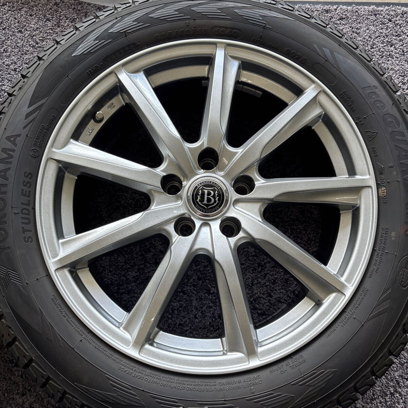 225/60R18 YOKOHAMA G075 スタッドレス　ホイール付　ワンシーズンのみ使用　4本セット:60000円