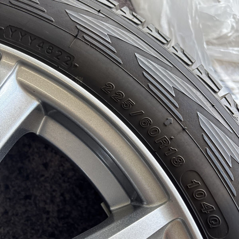 225/60R18 YOKOHAMA G075 スタッドレス　ホイール付　ワンシーズンのみ使用　4本セット:60000円