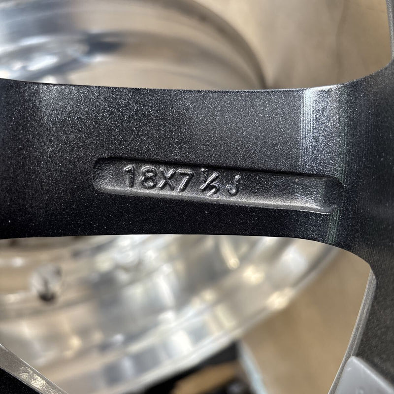 225/60R18 YOKOHAMA G075 スタッドレス　ホイール付　ワンシーズンのみ使用　4本セット:60000円
