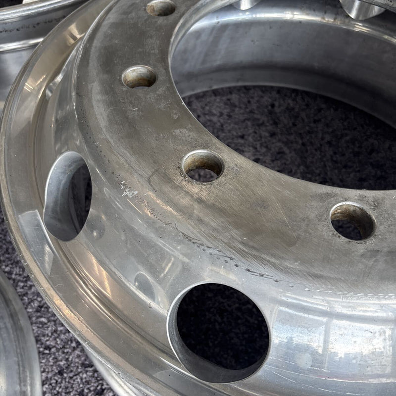 アルコア　アルミホイール　22.5×7.50 . 10穴 (11R 22.5及び275/80R22.5などに使用) 4本セット：68500円
