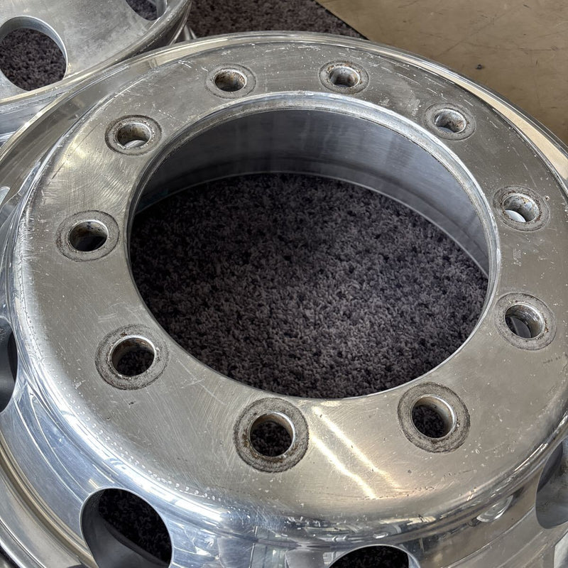 アルコア　アルミホイール　22.5×7.50 . 10穴 (11R 22.5及び275/80R22.5などに使用) 4本セット：69000円