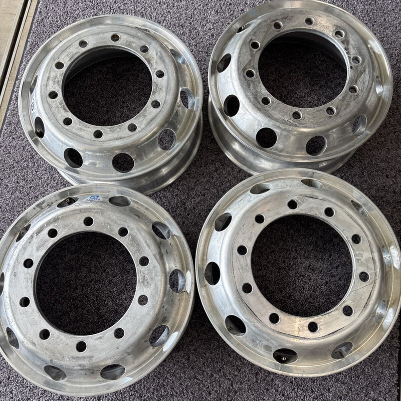 アルコア　アルミホイール　22.5×7.50 . 10穴 (11R 22.5及び275/80R22.5などに使用) 4本セット：68000円