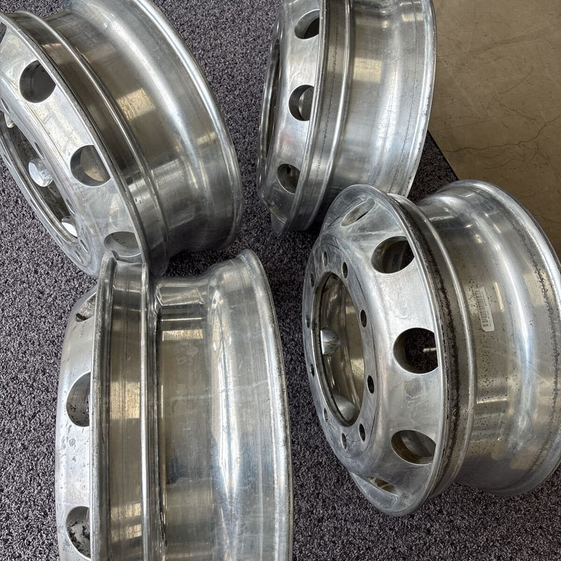アルコア　アルミホイール　22.5×7.50 . 10穴 (11R 22.5及び275/80R22.5などに使用) 4本セット：68000円