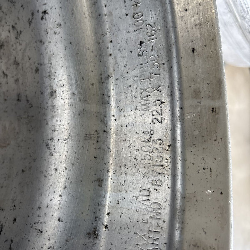アルコア　アルミホイール　22.5×7.50 . 10穴 (11R 22.5及び275/80R22.5などに使用) 4本セット：68000円
