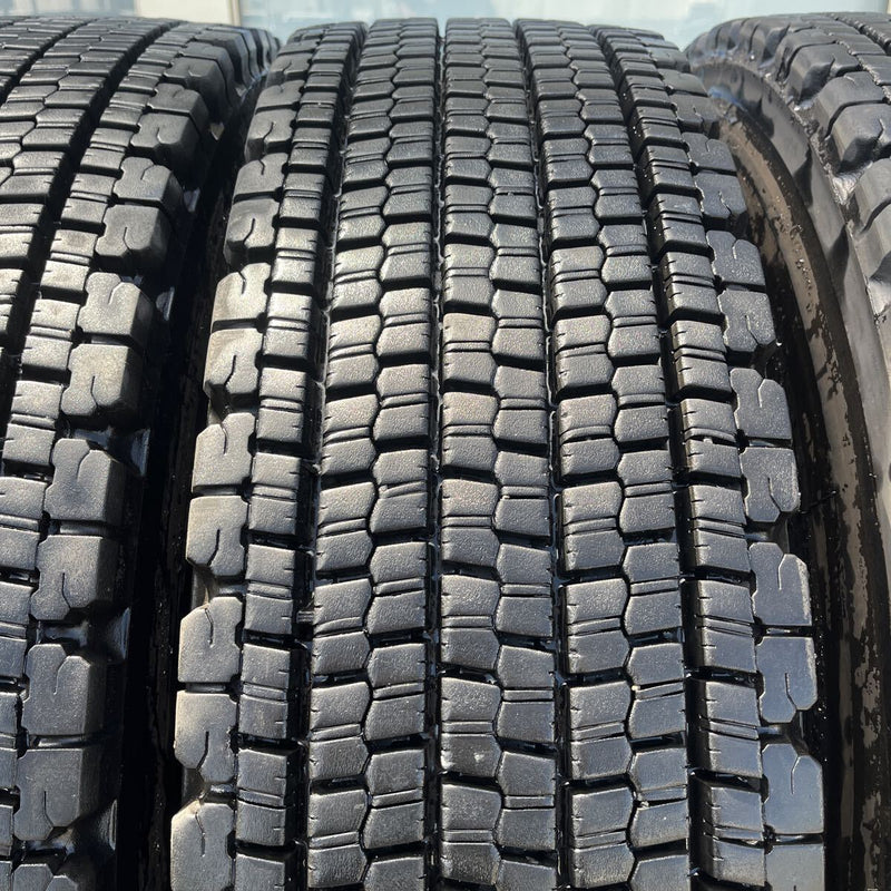 11R22.5 BRIDGESTONE, W900 激安美品　2022年製 4本セット:72,000円