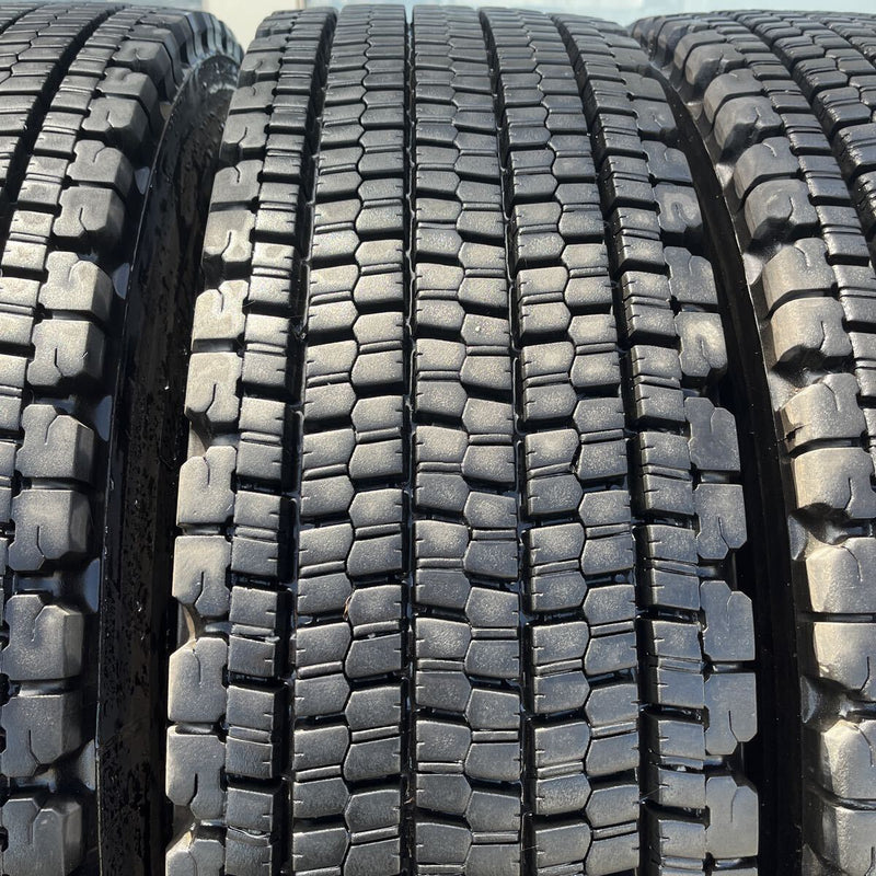 11R22.5 BRIDGESTONE, W900 激安美品　2022年製 4本セット:72,000円