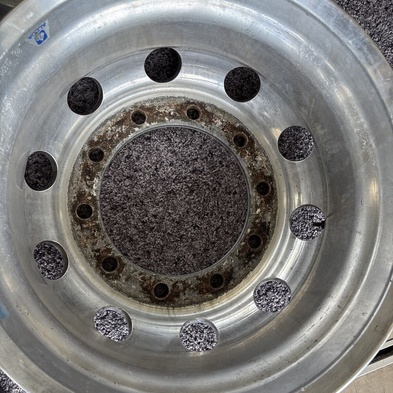 アルコア　アルミホイール　22.5×8.25 . 10穴 (11R 22.5及び275/80R22.5などに使用) 4本セット：72000円