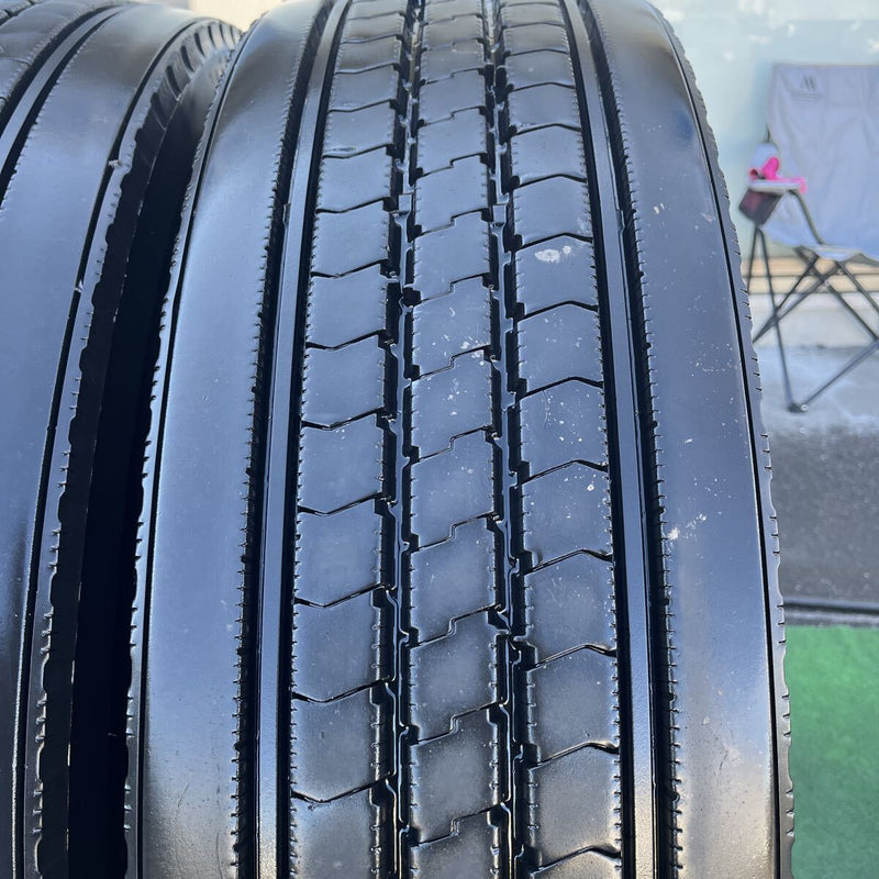 295/80R22.5 BRIDGESTONE, R225 激安美品 2本セット:36,000円