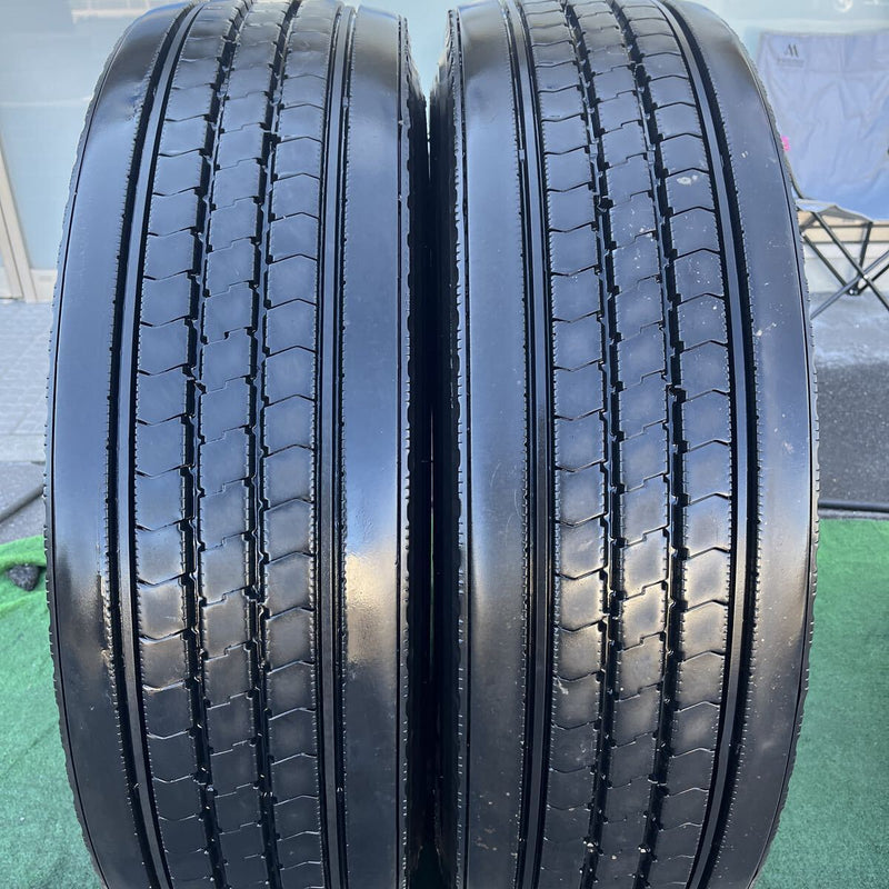 295/80R22.5 BRIDGESTONE, R225 激安美品 2本セット:36,000円