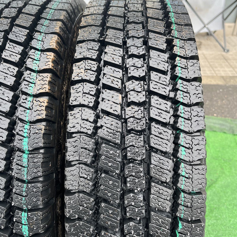 195/75R15 再生スタッドレスほぼ新品　M934 2本＋1本セット:12,000円